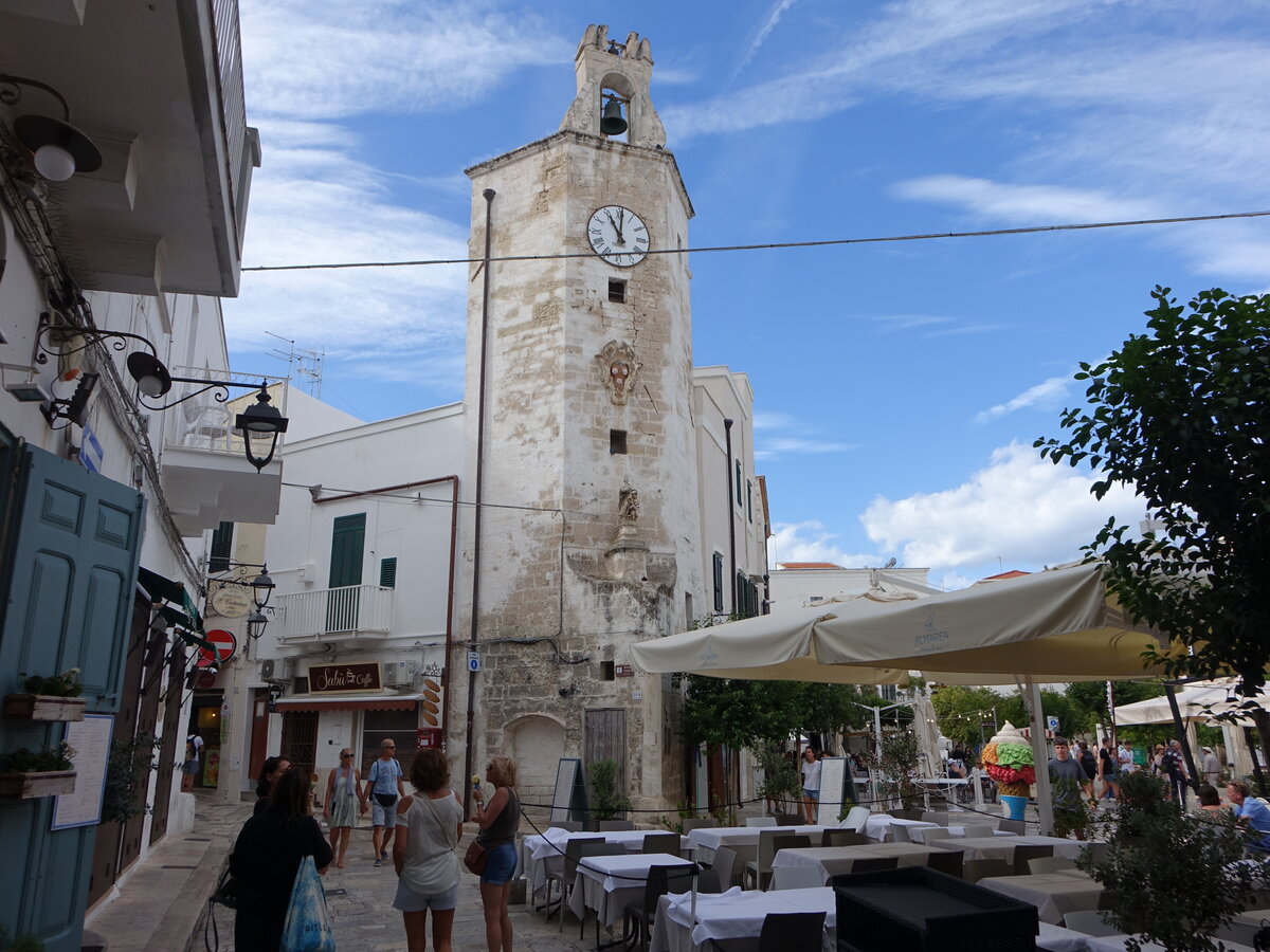 Monopoli, Torre Orologio an der Piazza Giuseppe Garibaldi (28.09.2022)