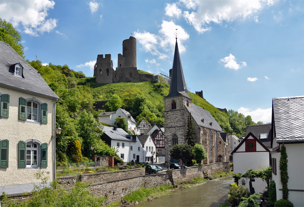 Monreal - Pfarrkirche und Lwenburg - 28.05.2013