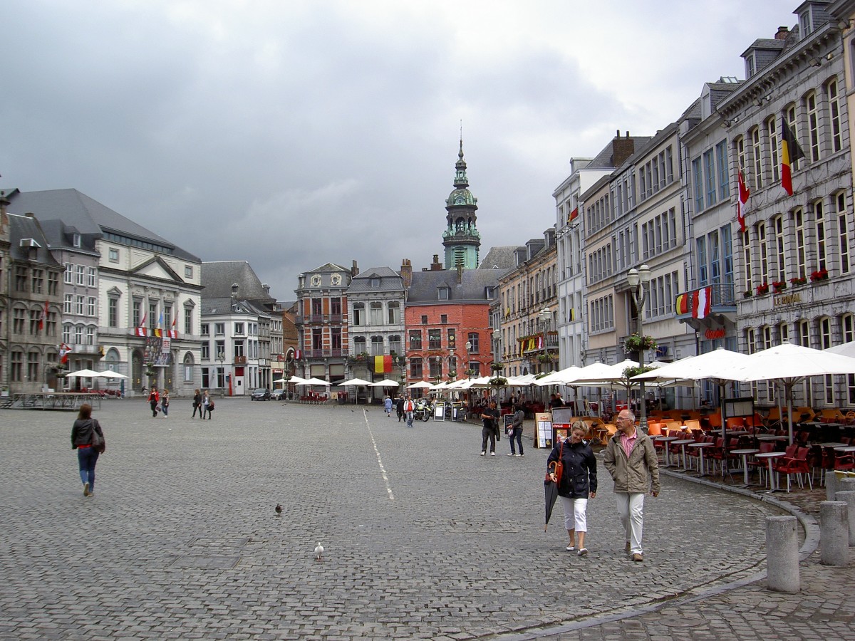 Mons, Grand Place mit St. Elisabeth Kirche (29.06.2014)