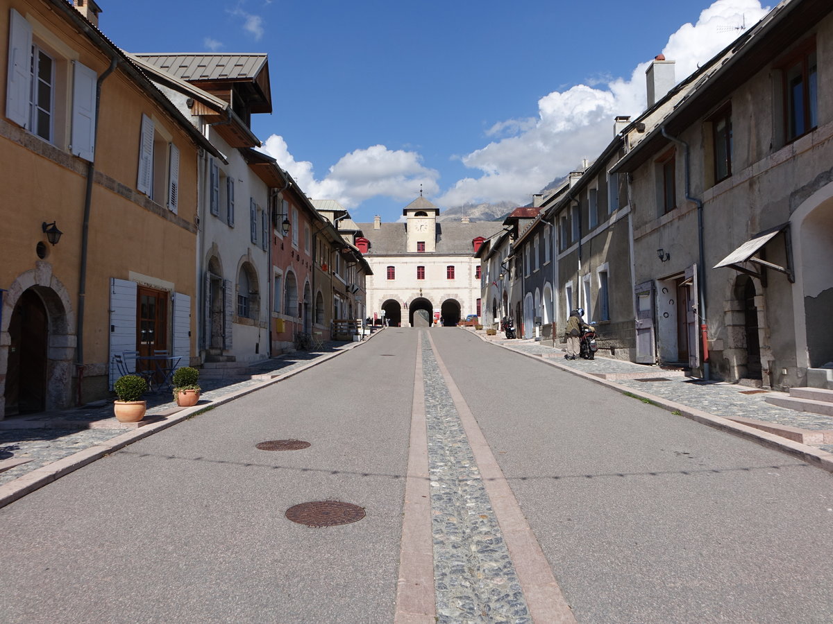 Mont-Dauphin, Huser in der Rue Catinat in der Festung (23.09.2017)