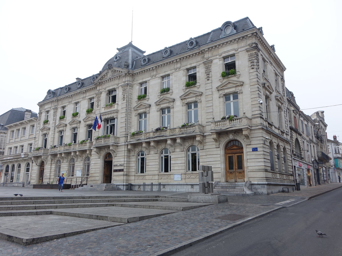 Mont-de-Marsan, Rathaus am Place General Leclerc (26.07.2018)