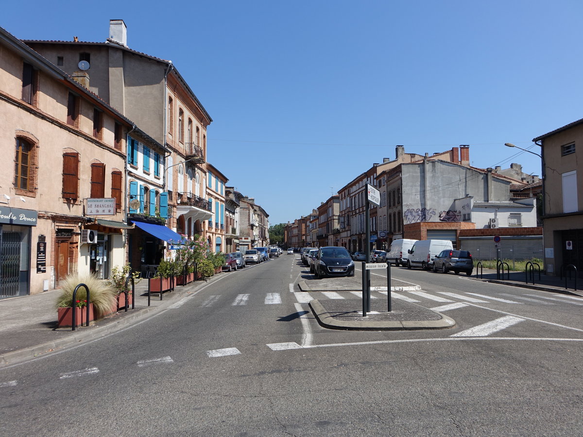 Montauban, Huser in der Rue General Serrail in der Altstadt (29.07.2018)