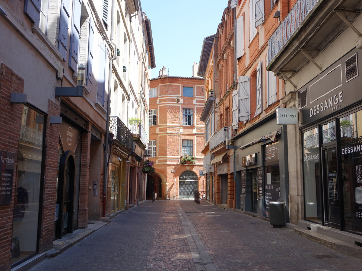 Montauban, historische Huser in der Rue de la Republique (29.07.2018)