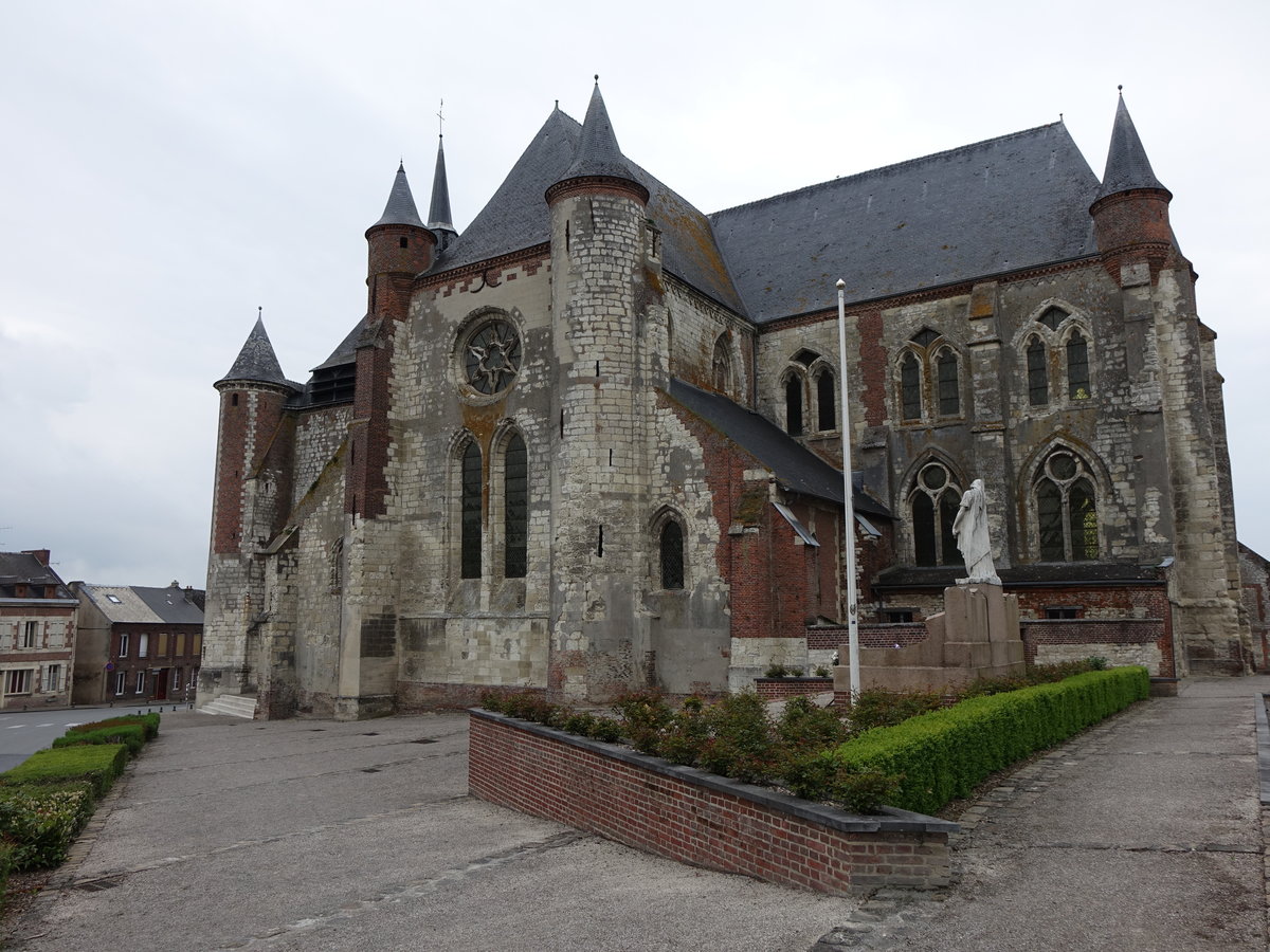 Montcornet, gotische St. Martin Kirche, erbaut im 13. Jahrhundert (16.05.2016)