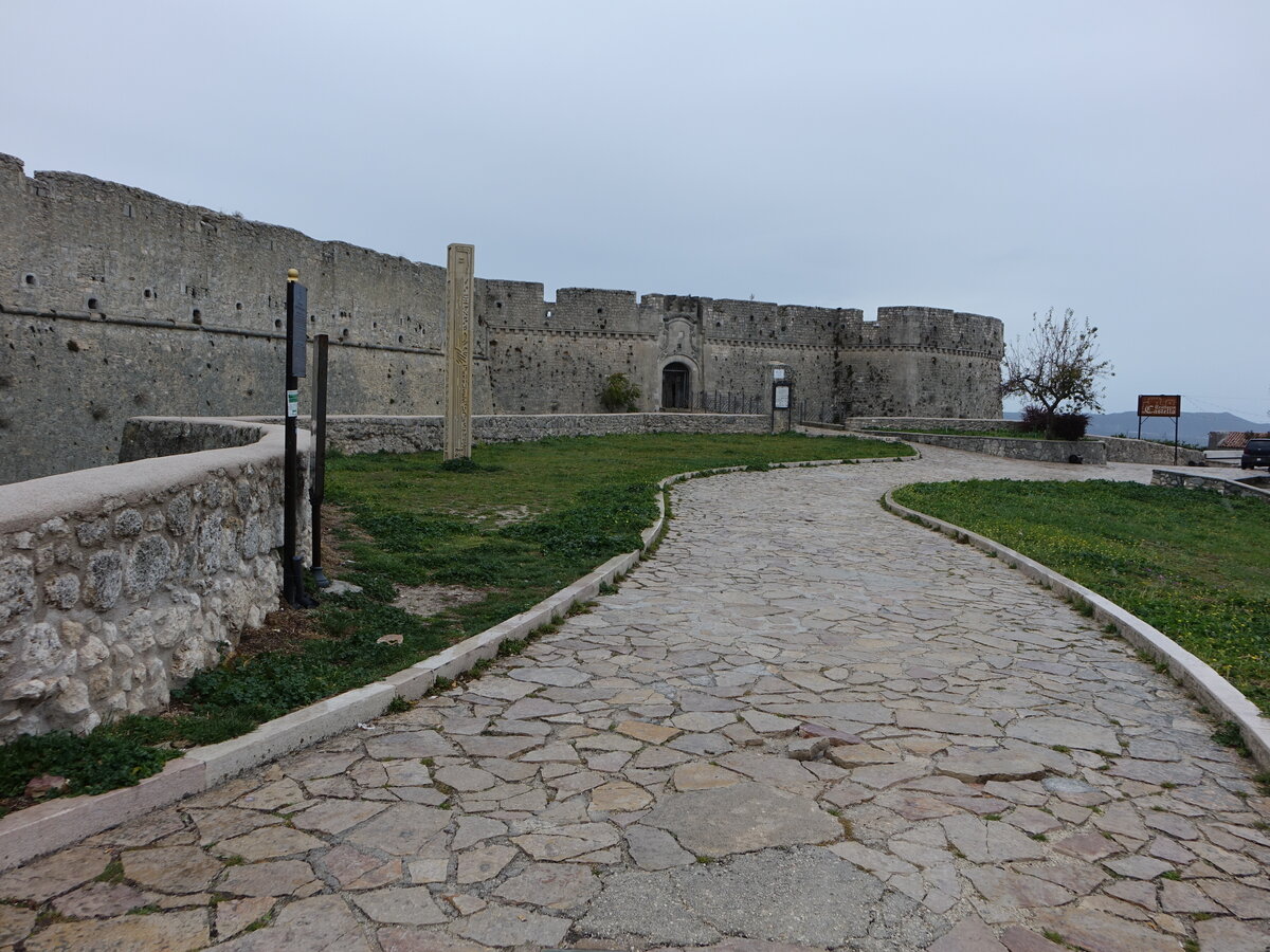 Monte Sant Angelo, Castello Normanno, erbaut in der ersten Hlfte des 9. Jahrhunderts durch den Bischof von Benevento (26.09.2022)