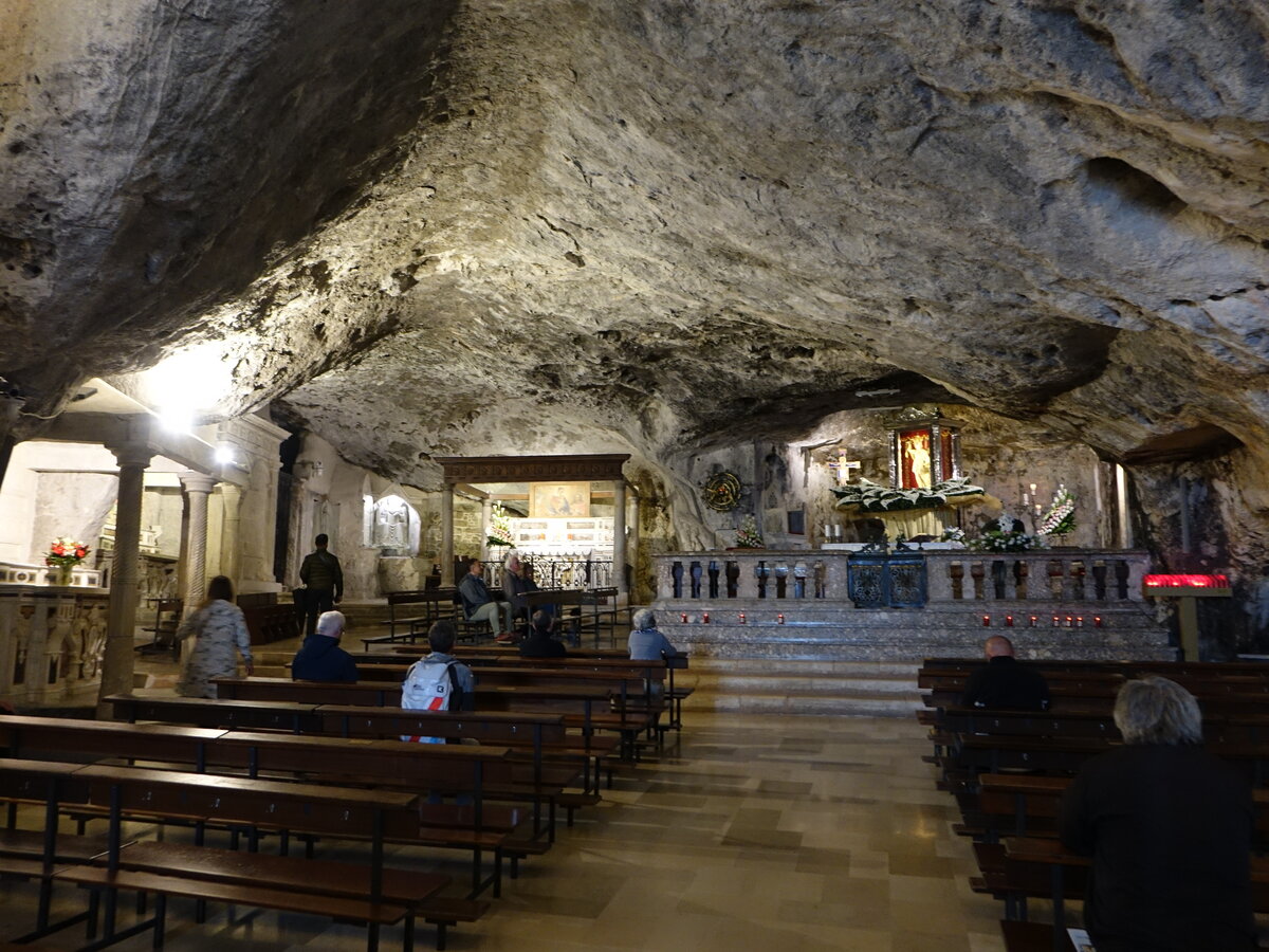 Monte Sant Angelo, Grottenkirche San Michele, erbaut ab 1273 (26.09.2022)