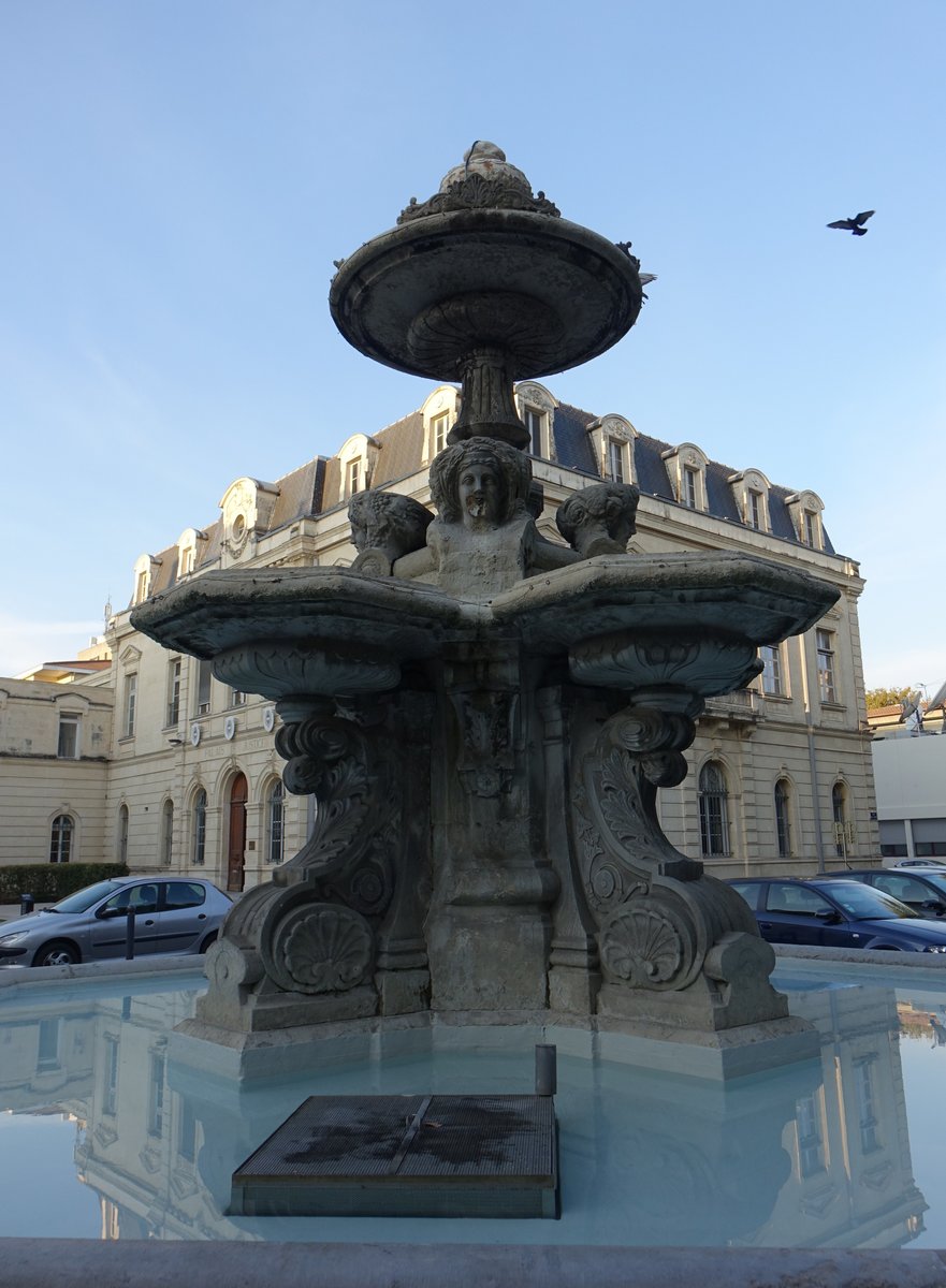 Montelimar, Brunnen am Emile Loubet in der Altstadt (22.09.2017)