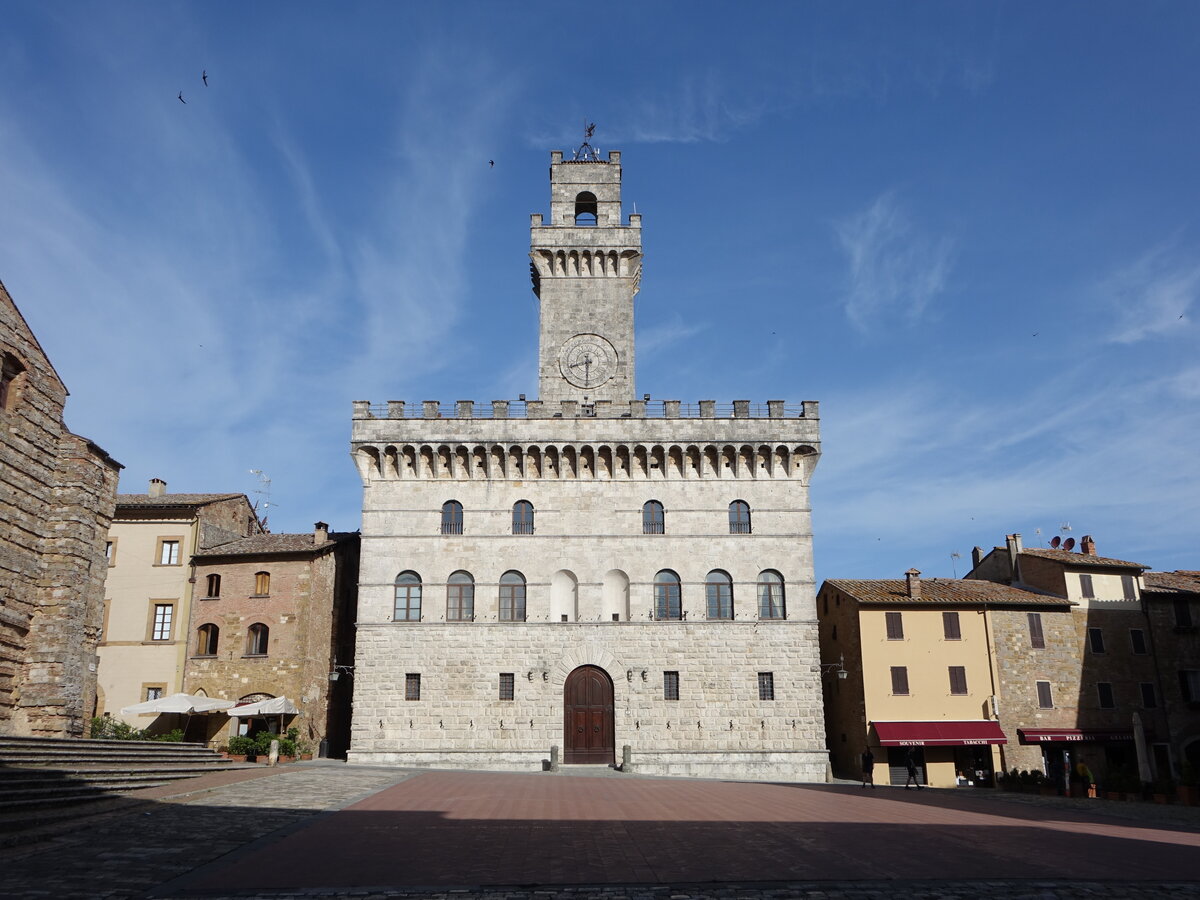 Montepulciano, Palazzo Comunale, erbaut im 14. Jahrhundert (21.05.2022)