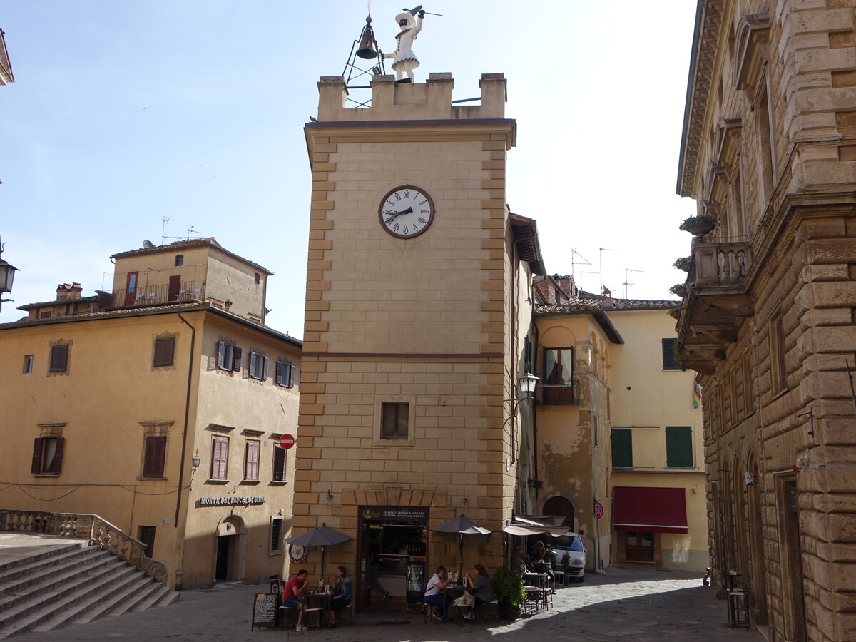 Montepulciano, Torre di Pulcinella, erbaut im 17. Jahrhundert (21.05.2022)