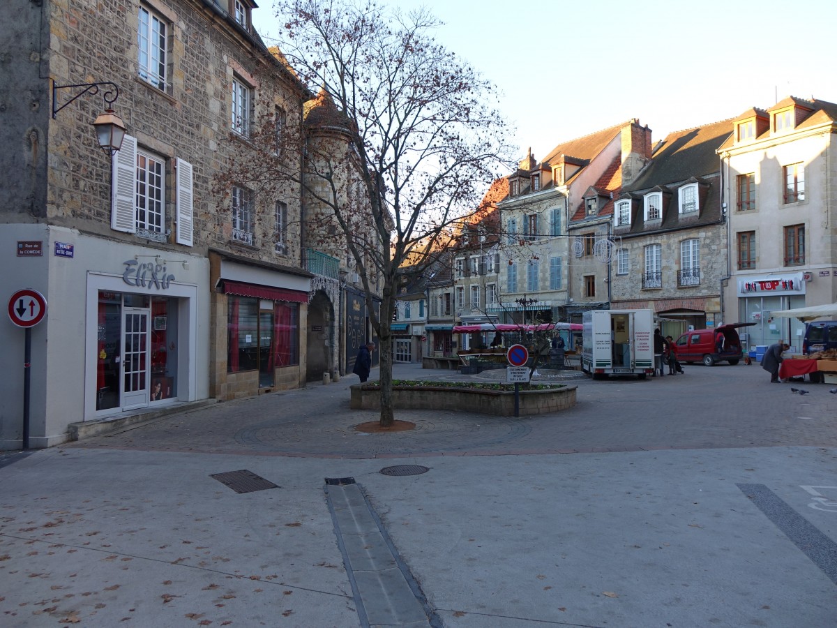 Montlucon, Place Notre-Dame (31.10.2015)