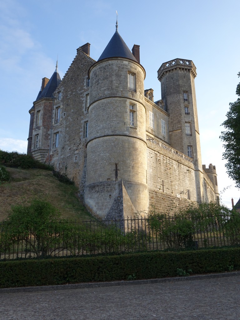 Montmirail, Schloss aus dem 14. Jahrhundert (18.07.2015)