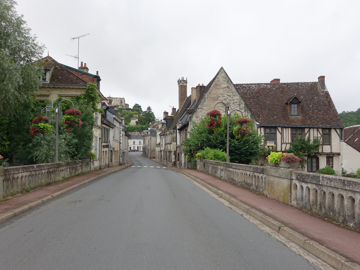 Montoire-sur-le Loire, Fachwerkhuser in der Rue Saint Oustrille (10.07.2017)