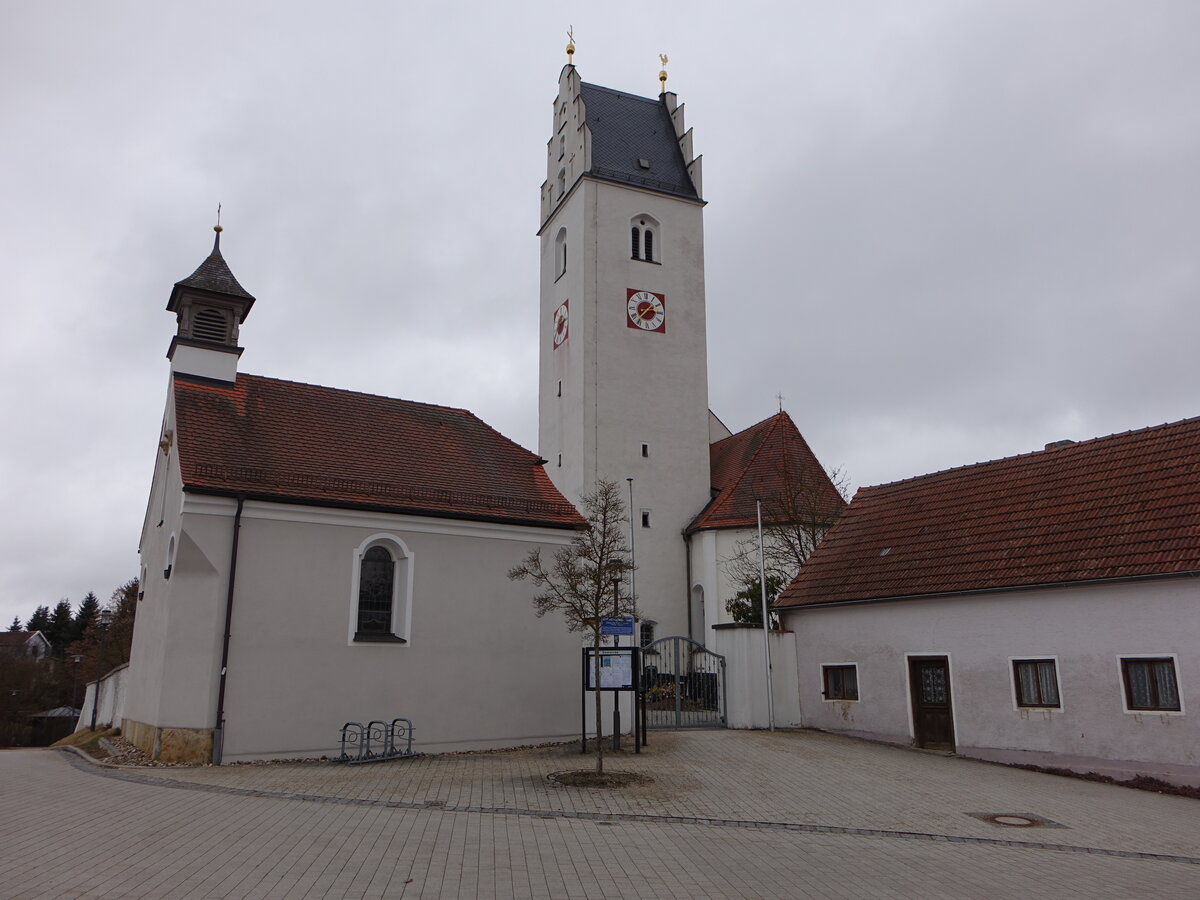Moosham, Pfarrkirche St. Petrus und Clemens, Saalbau mit eingezogenem Chor und Flankenturm, Chor erbaut 1480, Langhaus erbaut 1894 (28.02.2017)