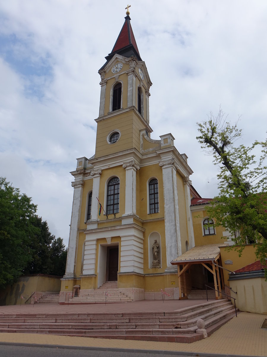 Mor, Kapuzinerkirche Hl. Dreifaltigkeit, erbaut von 1880 bis 1881 (25.08.2018)