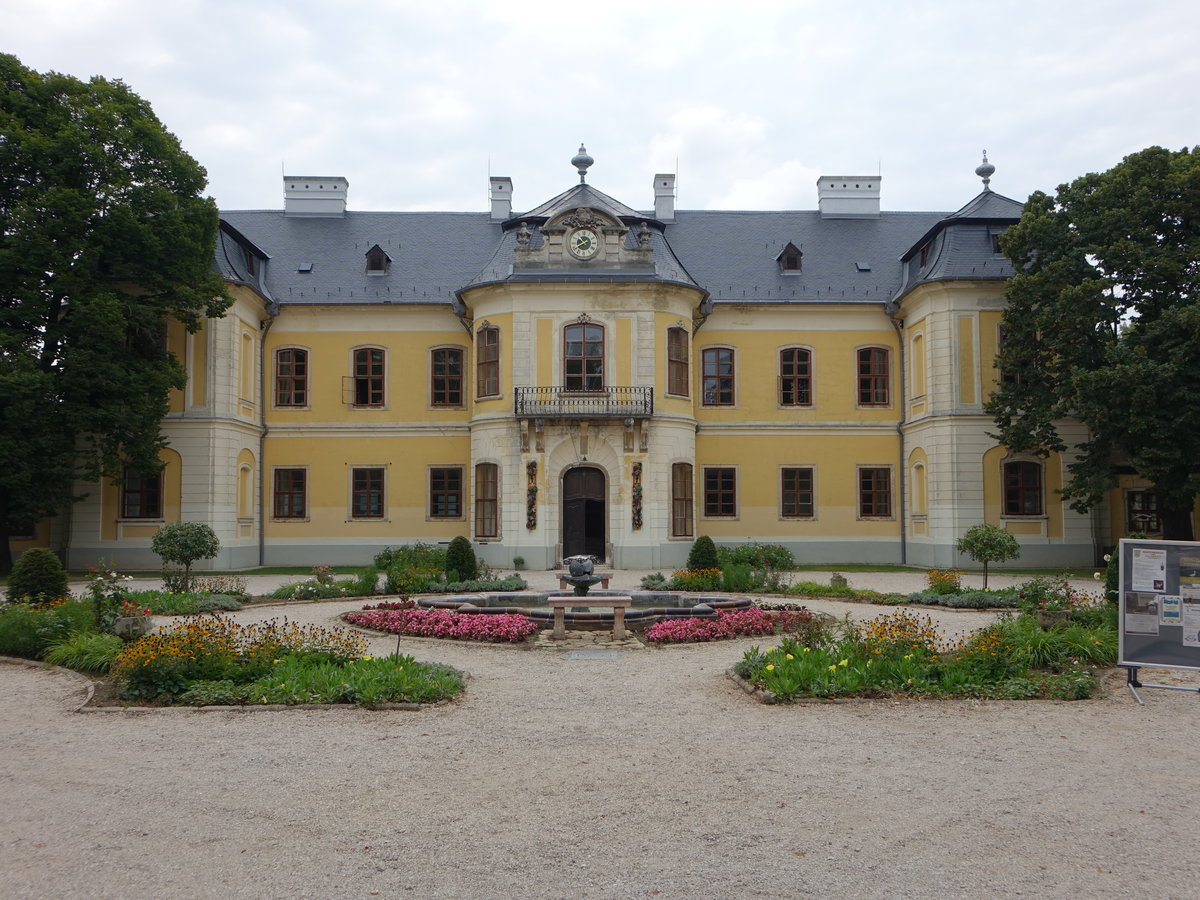 Mor, Schloss der Frsten von Lamberg, erbaut von 1762 bis 1776 durch Jakob Fellner (25.08.2018)