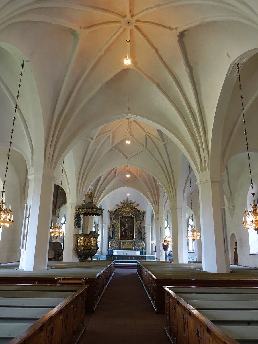 Mora, Innenraum der Ev. Kirche, Kanzel und Altar von 1750 (16.06.2017)
