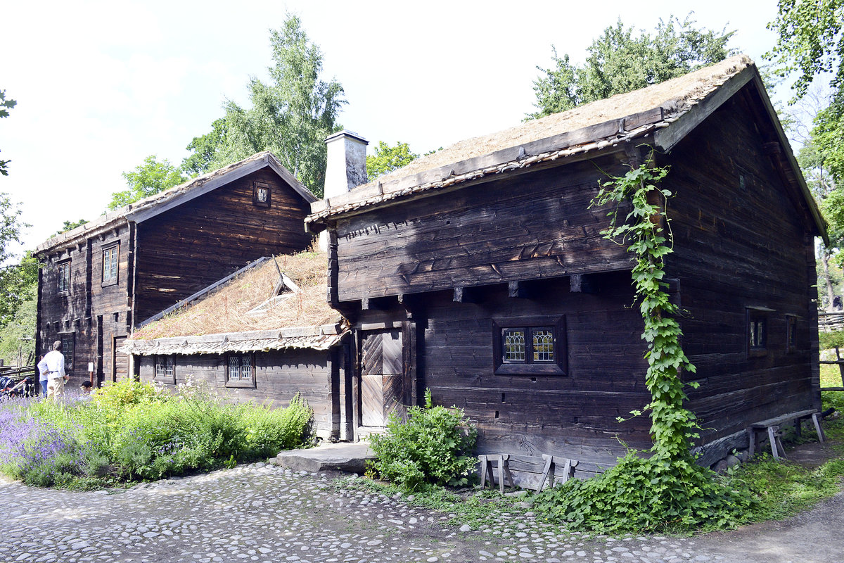 Moragrden (Bauernhof aus Mora) im Stockholmer Freilichtmuseum Skansen.
Aufnahme: 26. Juli 2017.