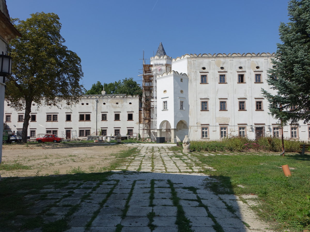 Moravany nad Vahom,  Renaissance-Schloss, erbaut im 16. Jahrhundert (29.08.2019)