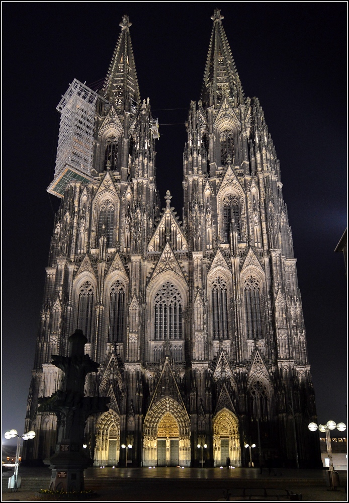 Morgenstund hat Gold im Mund... Klner Dom aus klassischer Sicht. Frhjahr 2014.