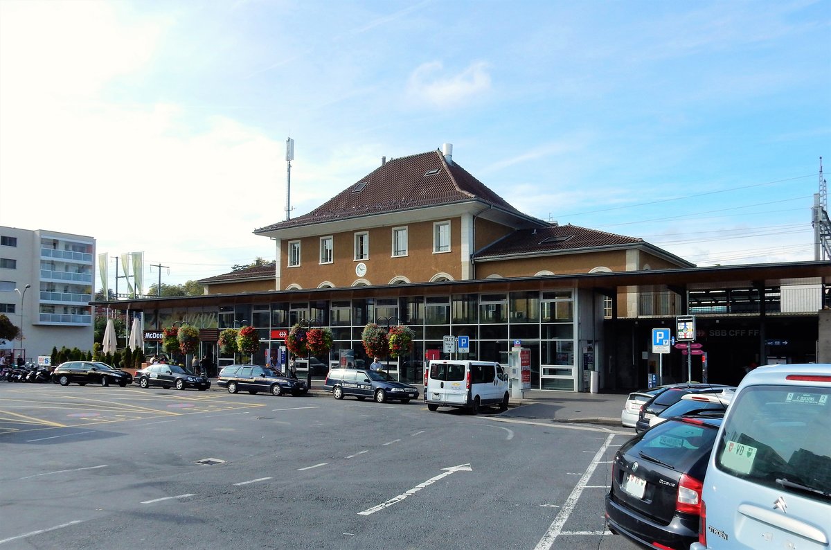 Morges, Place de la Gare, Bahnhofsgebude - 10.10.2014