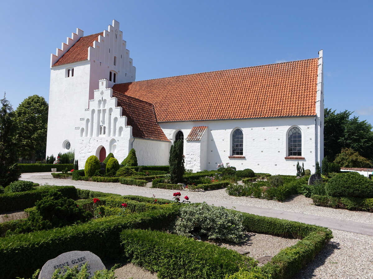 Morkov, romanische Dorfkirche, erbaut im 12. Jahrhundert (17.07.2021)