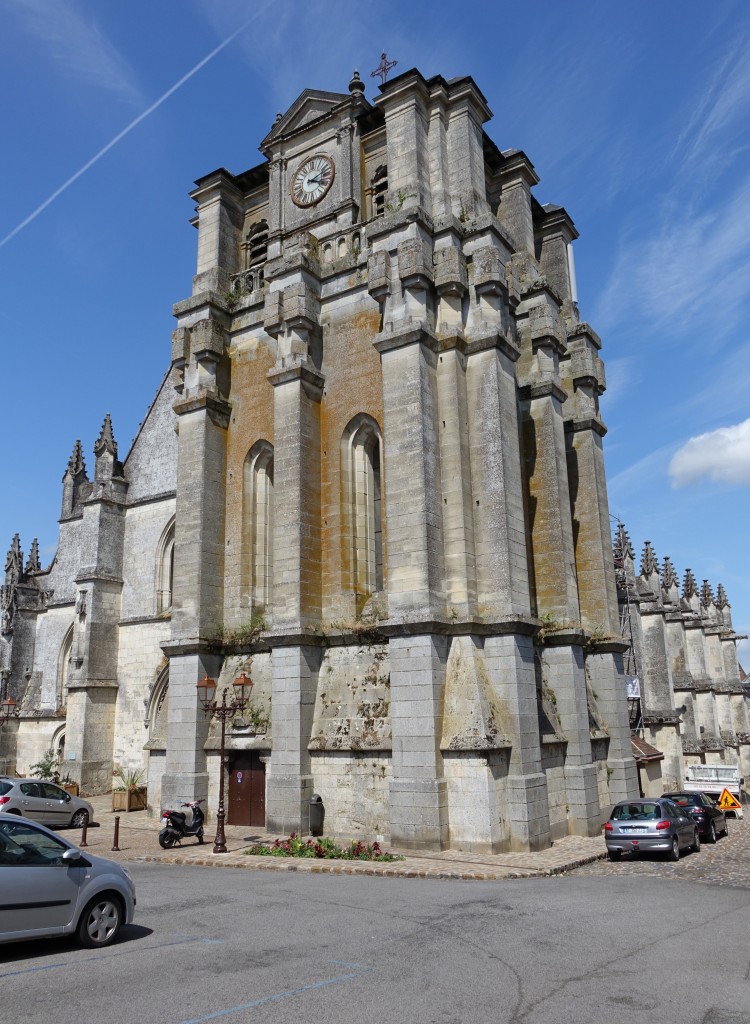 Mortagne-au-Perche, Notre Dame Kirche am Place Notre Dame (17.07.2015)