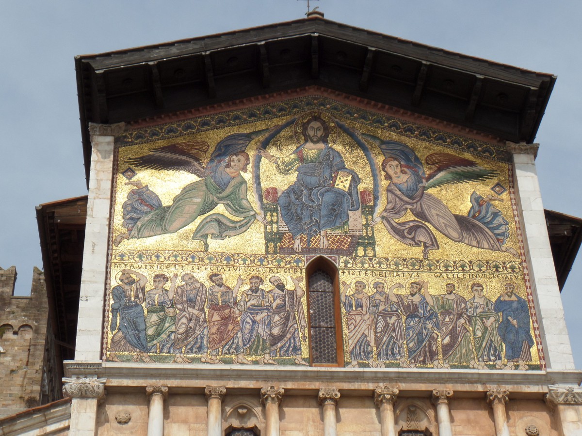 Mosaik der  Himmelfahrt Christi  an der Kirche San Frediano in Lucca, Foto am 17.5.2014
