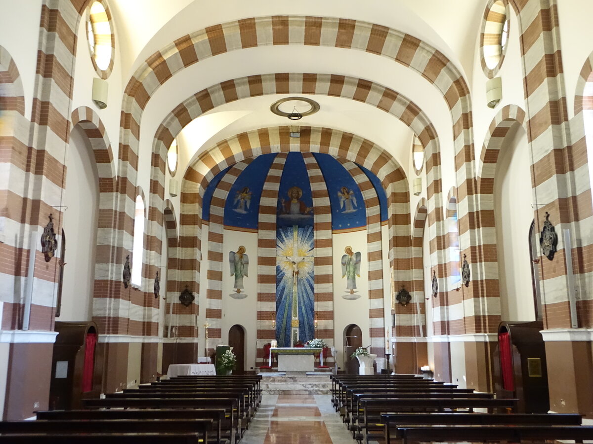 Mosciano Sant Angelo, Innenraum der Kirche della Santissimo Rosario, Fresken von Francesco Patella (16.09.2022)
