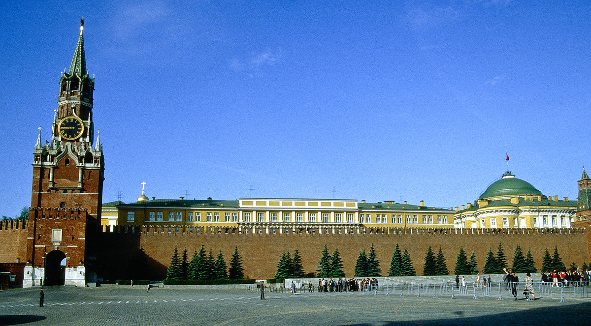 Moskau - Roter Platz Blickrichtung Kreml. Bild vom Dia. Aufnahme: Juni 1989.
