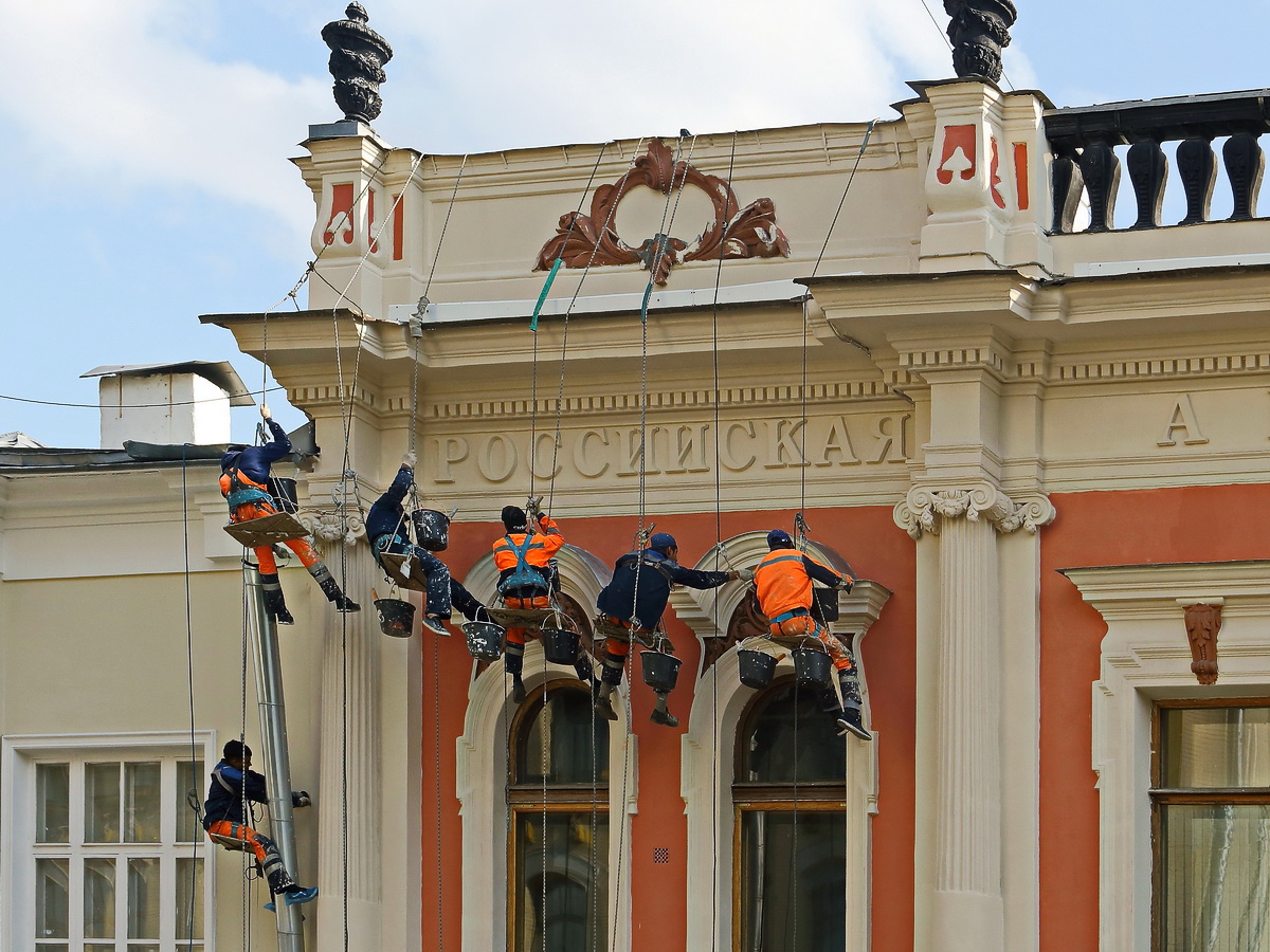 Moskau wird mit allen Mitteln wieder farbig gestaltet, das konnte am 10. September 2017 beobachtet werden.