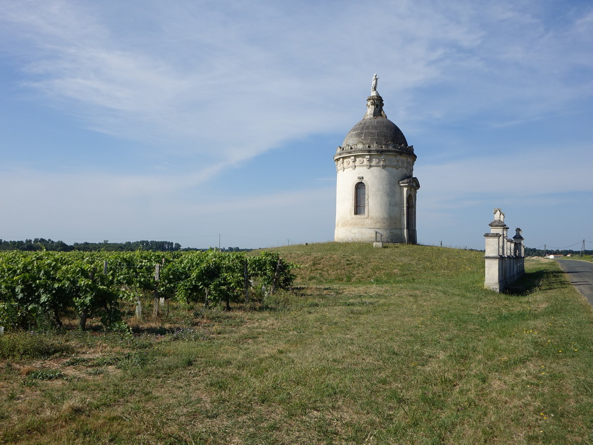 Mosnac, Chapelle Notre-Dame-des-Champs, erbaut Ende des 19. Jahrhunderts von den Eigentmern des Chteau de Favires (24.07.2018)