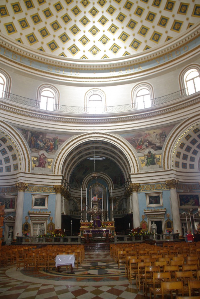 Mosta, Innenraum der Rotunda Maria Himmelfahrt, Malereien von Guiseppe Cali (21.03.2014)