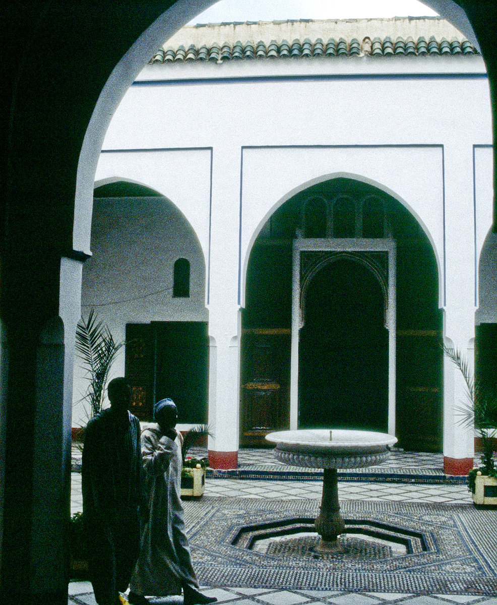 Moulay Idriss be Mknes. Bild vom Dia. Aufnahme: November 1996.