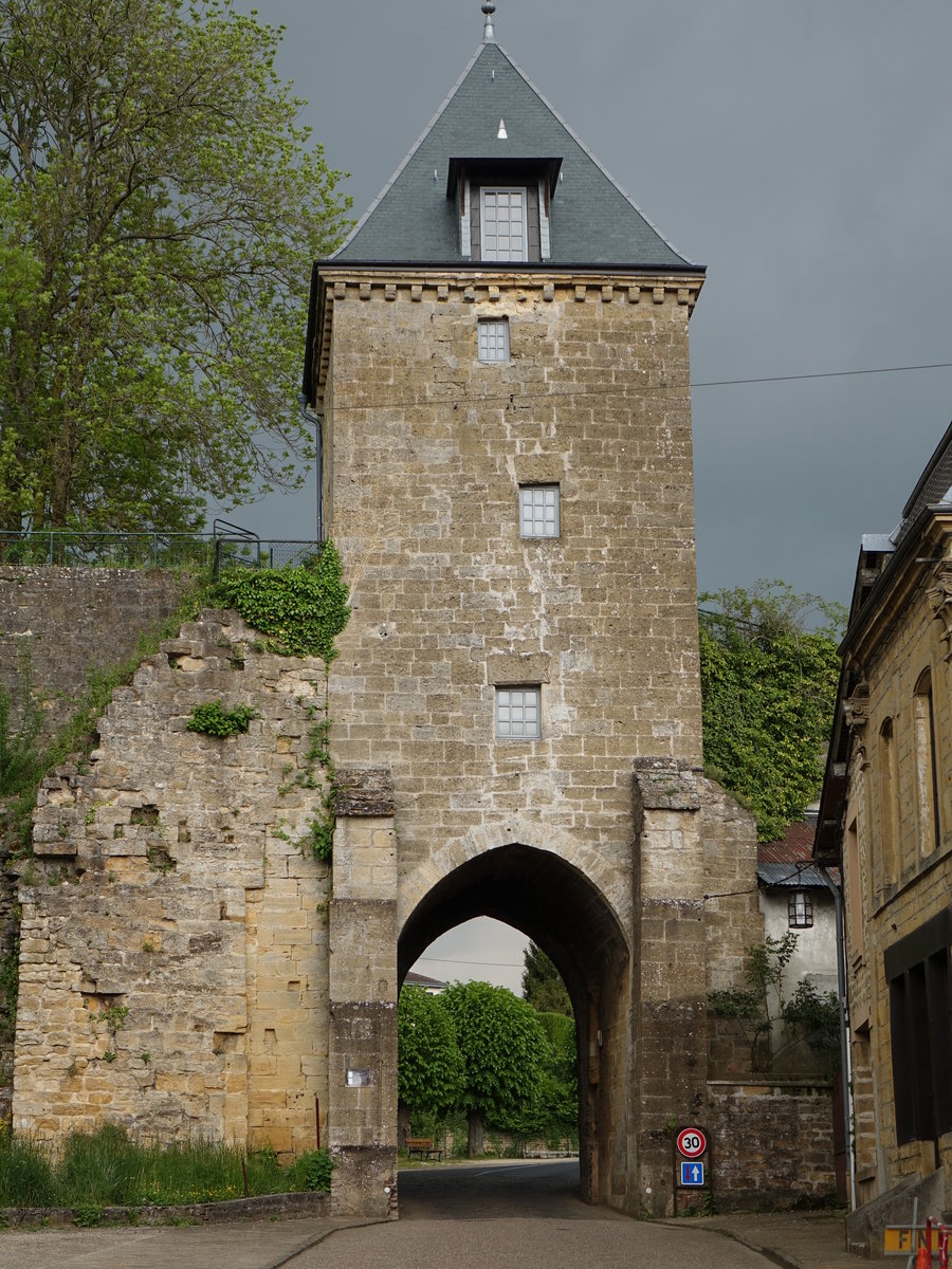 Mouzon, burgundisches Tor in der Stadtbefestigung, erbaut im 15. Jahrhundert (16.05.2016)