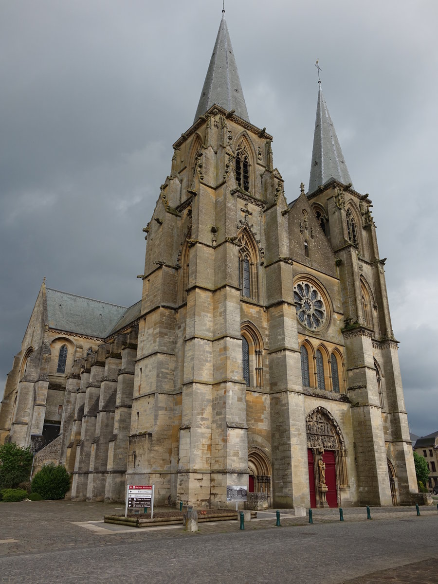 Mouzon, gotische Kirche Notre Dame, erbaut im 13. Jahrhundert (16.05.2016)