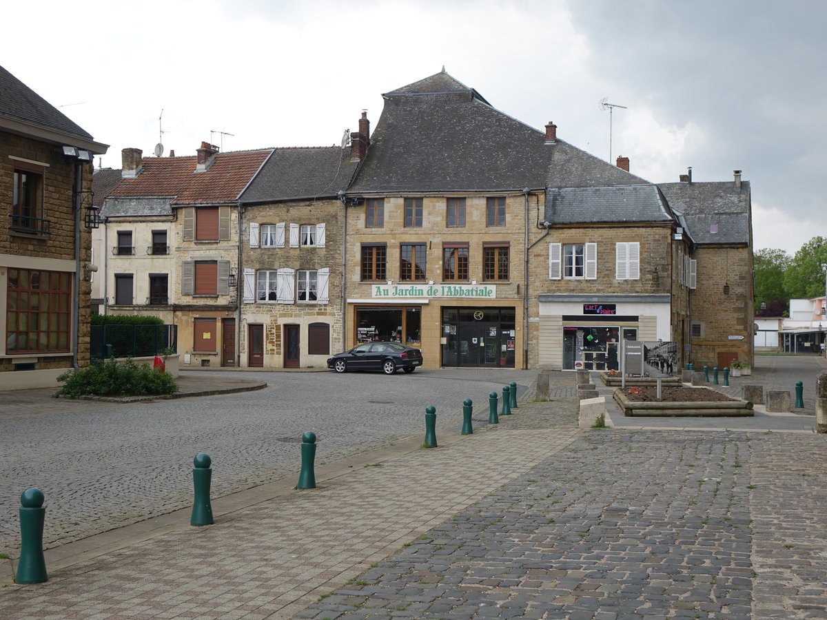 Mouzon, Huser in der Rue Charles de Gaulle (16.05.2016)