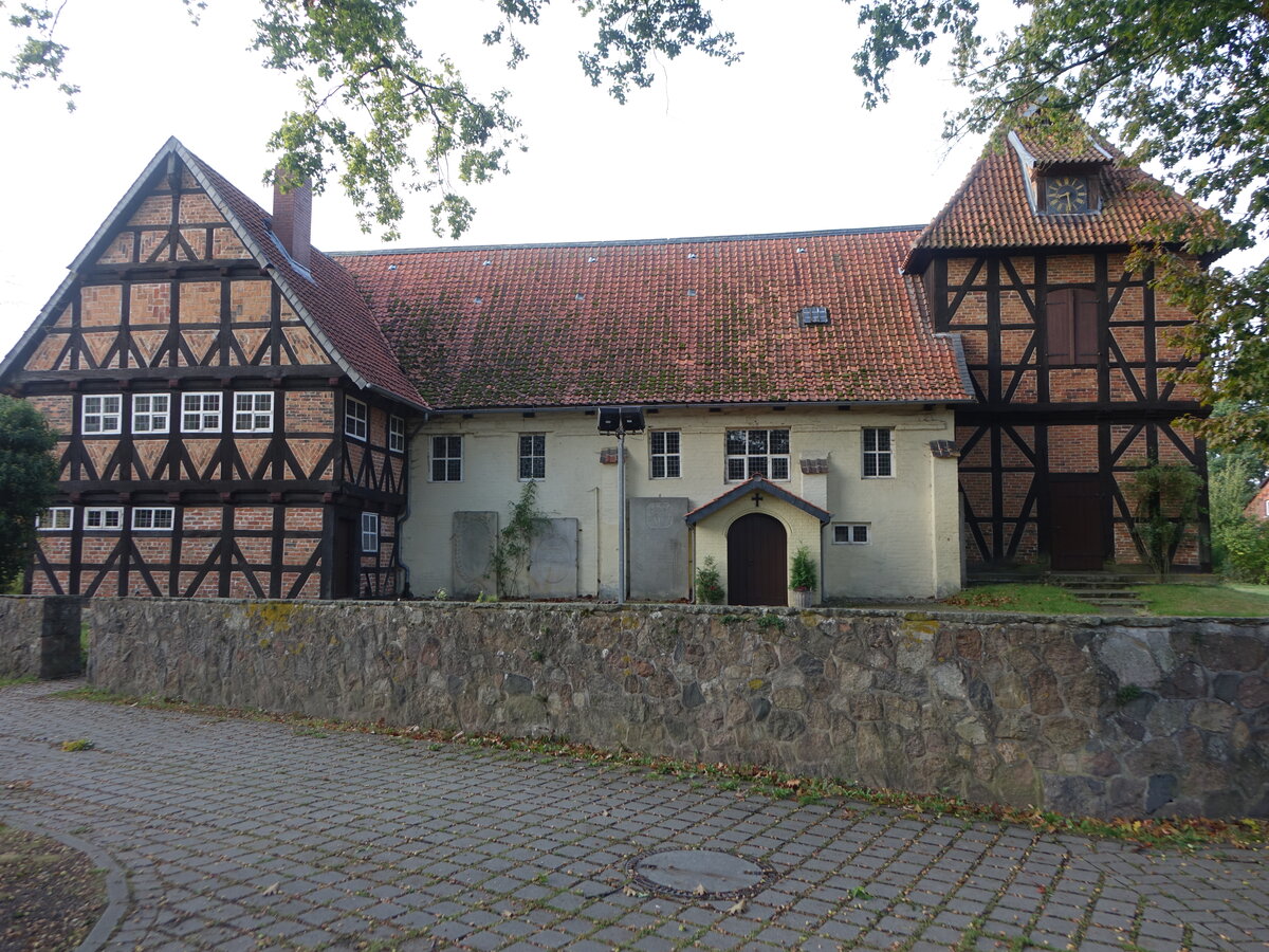 M�den, evangelische St. Petri Kirche, erbaut von 1400 bis 1480, Fachwerkanbau 1654, Kirchturm erbaut 1767 (17.09.2025)