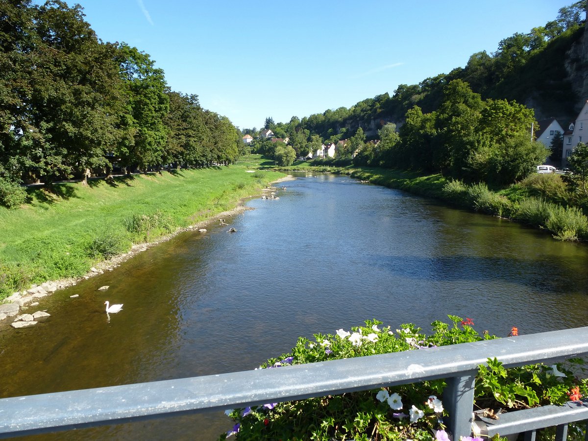 Mhlacker, Blick von der Brcke ber die Enz fluabwrts, Aug.2017