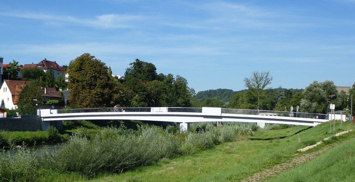 Mhlacker, die neue Enzbrcke, erbaut zur Gartenschau in den Enzgrten 2015, Aug.2017