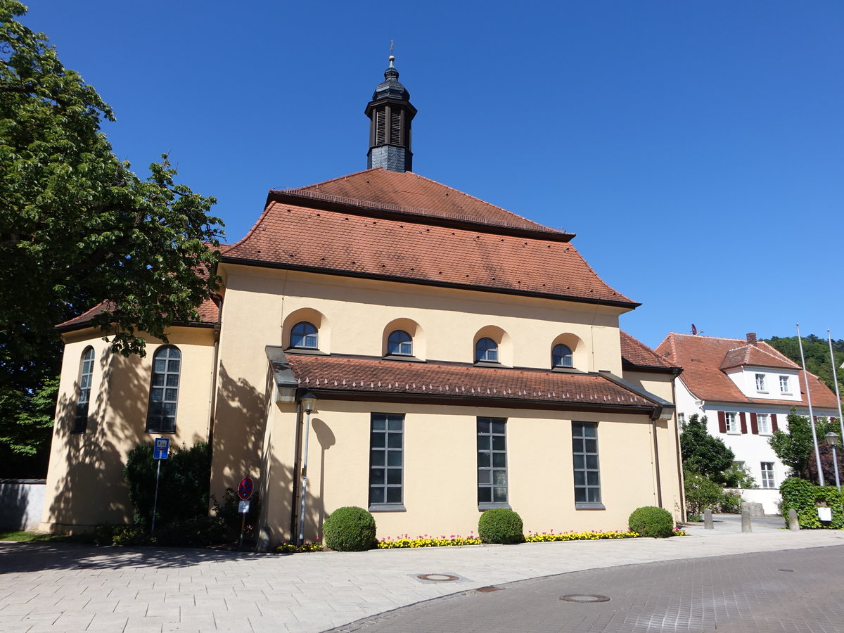 Mhlbach, kath. Kuratiekirche Hl. Familie, basilikale Kirche mit Chor und Vorhalle, erbaut 1925 (07.07.2018)