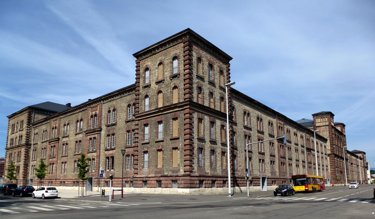 Mlhausen (Mulhouse), die ehemalige Kaiser-Wilhelms-Kaserne, umgebaut zu einer modernen Wohnanlage, Juni 2015