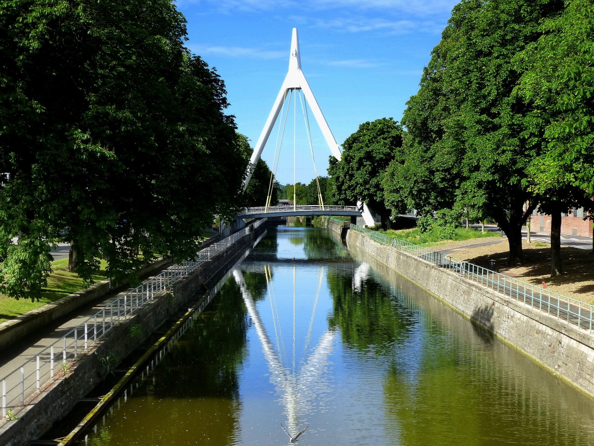 Mlhausen (Mulhouse), Hngebrcke ber den Rhein-Rhone-Kanal, Mai 2014