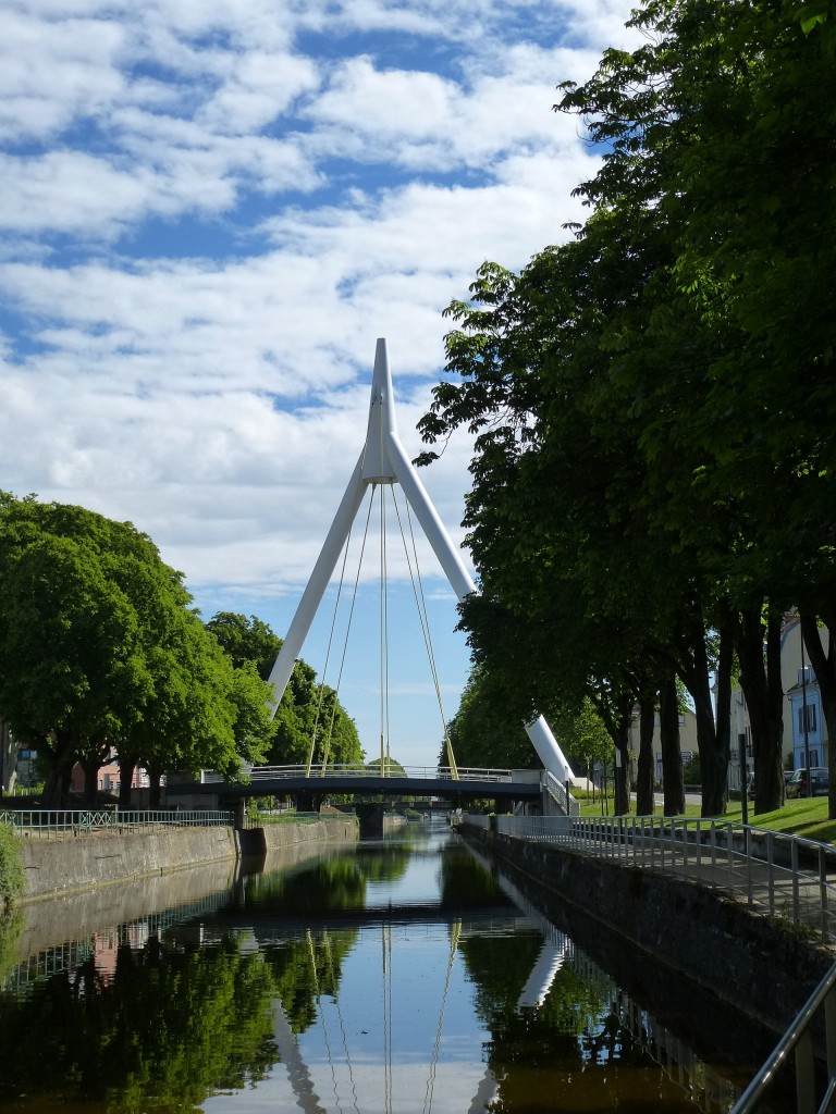 Mlhausen (Mulhouse), Hngebrcke ber den Rhein-Rhone-Kanal, Mai 2014