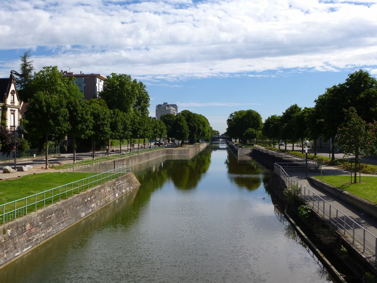 Mlhausen (Mulhouse), der Rhein-Rhone-Kanal durchquert die Stadt, Mai 2014