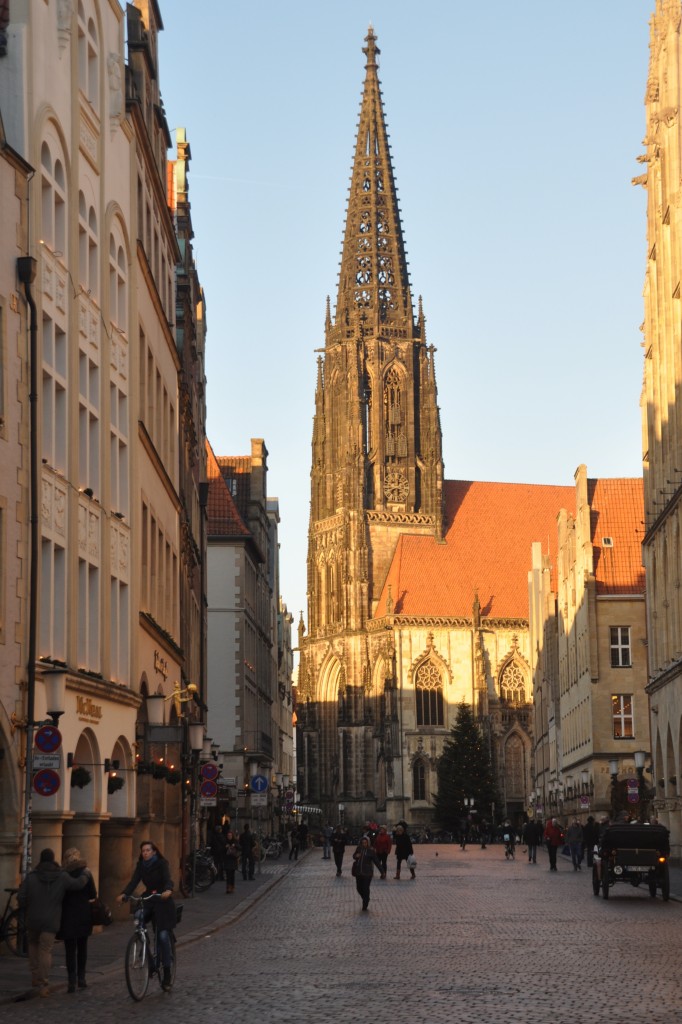 MNSTER, 24.11.2014, Turm der Lambertikirche in der untergehenden Sonne