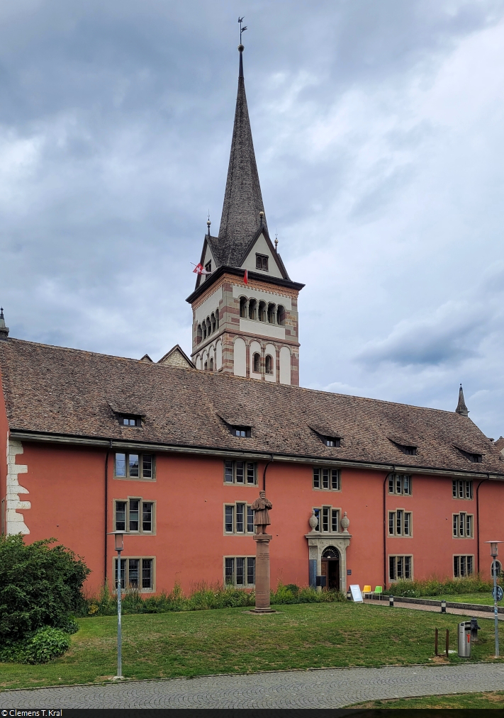 Mnster Allerheiligen in Schaffhausen (CH), im Vordergrund die Stadtbibliothek am Mnsterplatz.

🕓 28.7.2023 | 13:30 Uhr