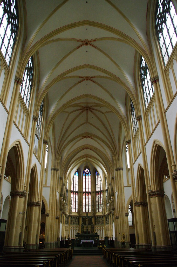 Mnster, neugotisches Mittelschiff der St. Josef Kirche, erbaut 1905 (13.05.2010)