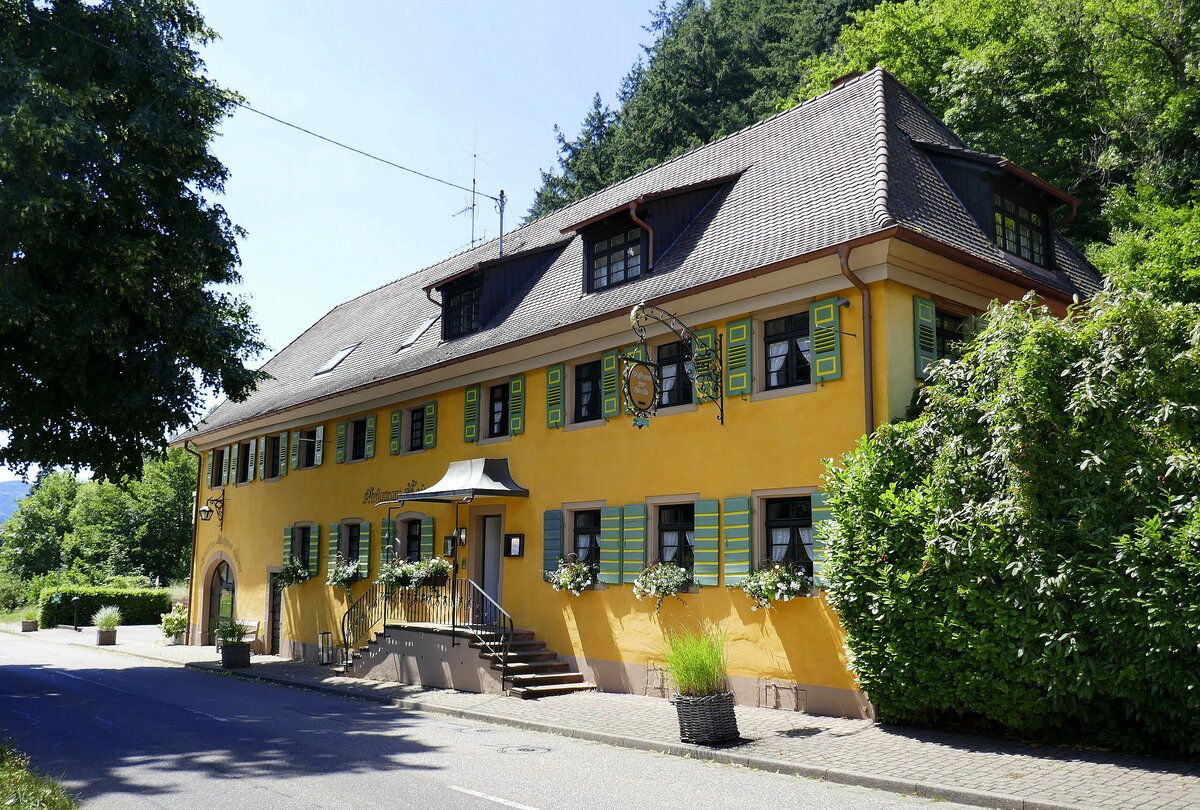 Mnstertal, das historische Gasthaus  Zur Linde , Juli 2022