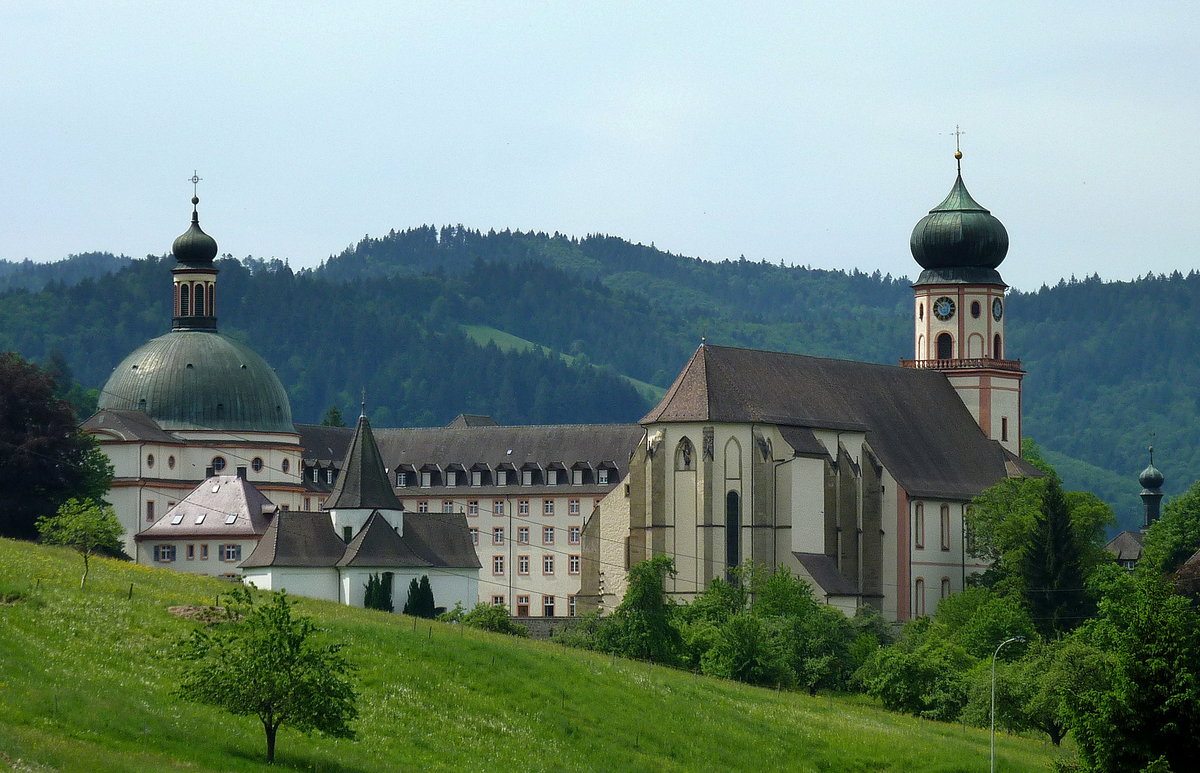 Mnstertal im Schwarzwald, Blick auf das ehemalige Benediktinerkloster St.Trudpert, geht zurck auf den Anfang des 9.Jahrhunderts, Mai 2011 