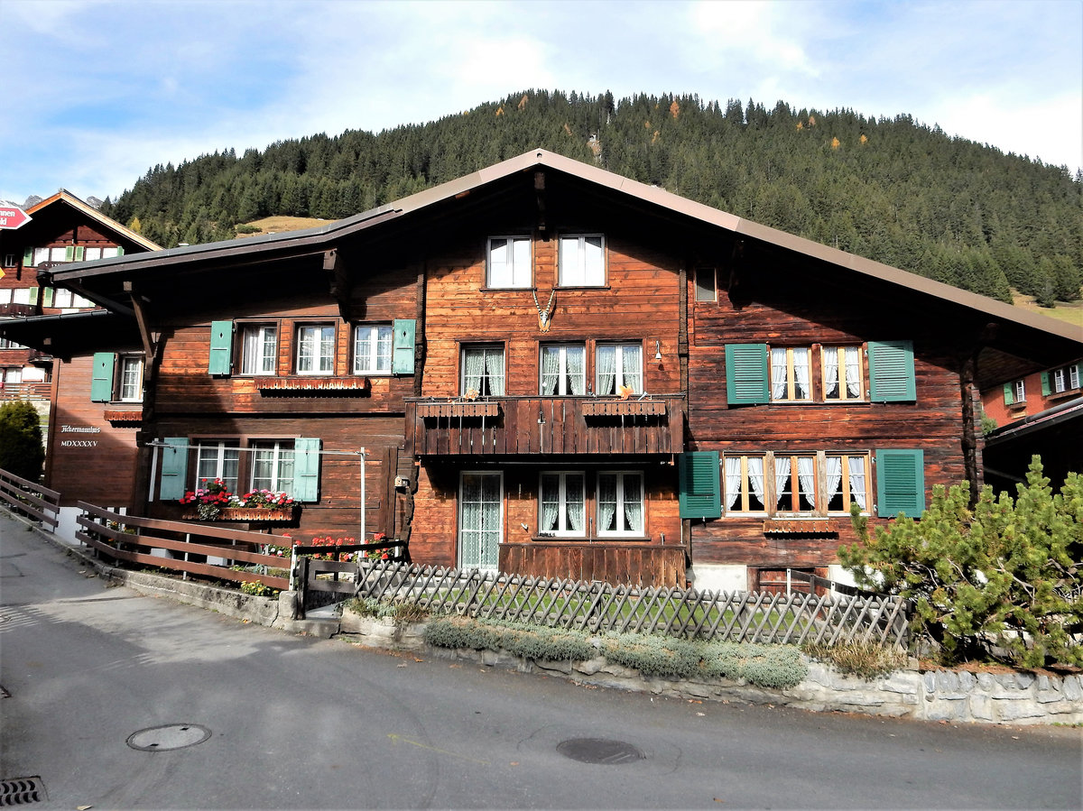 Mrren, das Chalet “Achermannhus”, das lteste Haus von Mrren, Baujahr 1545 - 26.10.2017